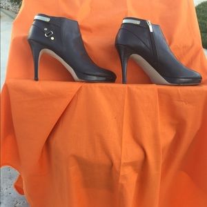 Marc Fisher 91/2M side zip Brown/Gold Ankle Boots.